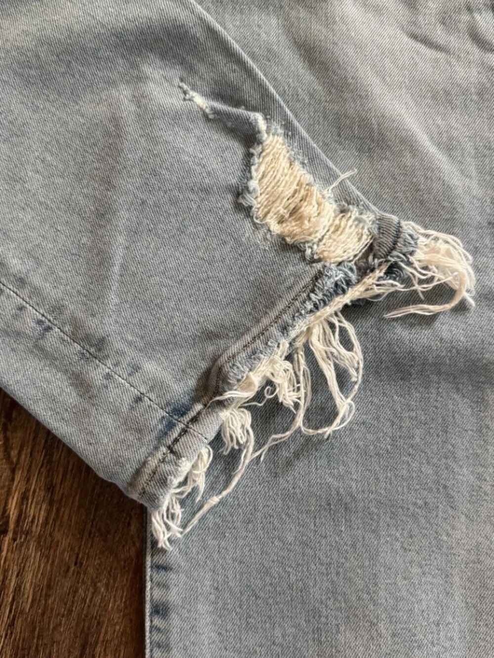 Citizens of Humanity Emerson Slim Boyfriend Jeans Size 29 Light Wash Distressed - Picture 6 of 12